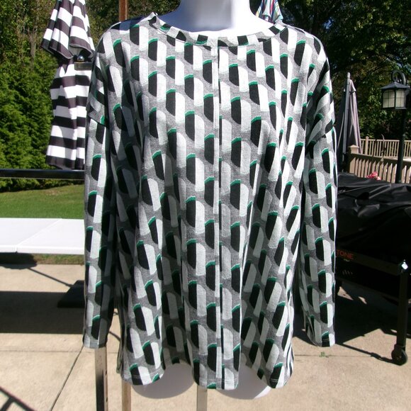 NWOT LIZ CLAIBORNE GRAY, GREEN, BLACK SHAPE PRINT TUNIC L - Picture 1 of 1